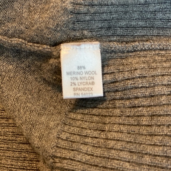 Banana Republic Extra Fine Italian Merino Cardigan - Picture 8 of 8
